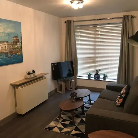 Hanbury Mews 4 *